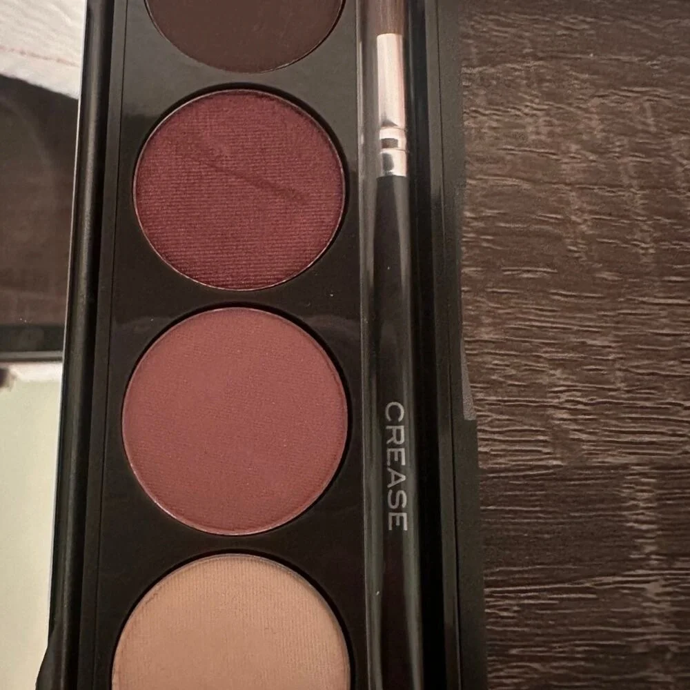 Mirabella‎ Eyeshadow Palette makeup face